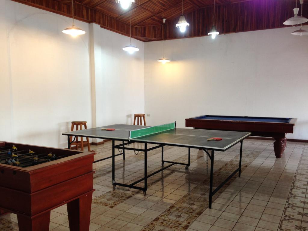 Hostal Castro Galapagos 푸에르토아요라 외부 사진