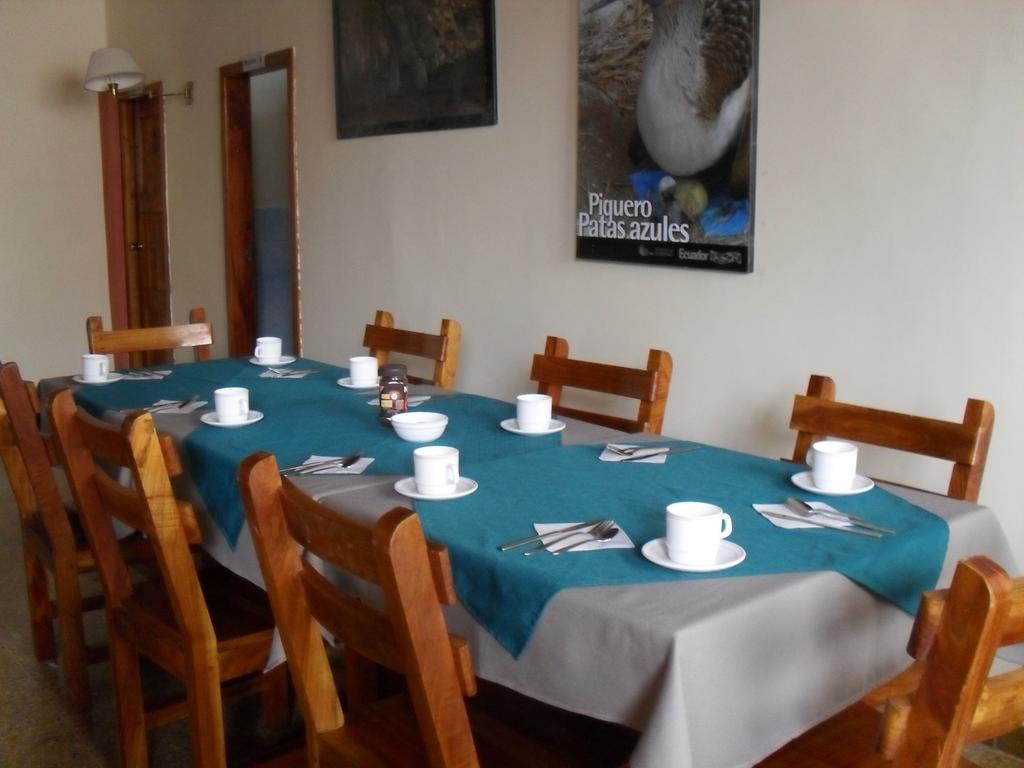 Hostal Castro Galapagos 푸에르토아요라 외부 사진