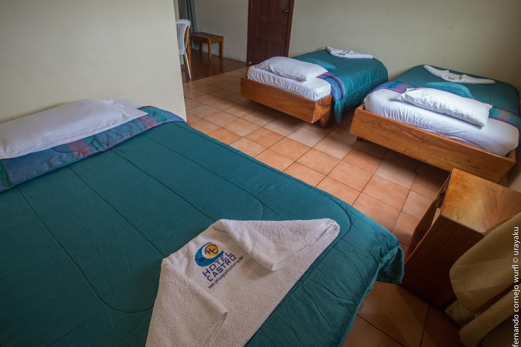 Hostal Castro Galapagos 푸에르토아요라 외부 사진