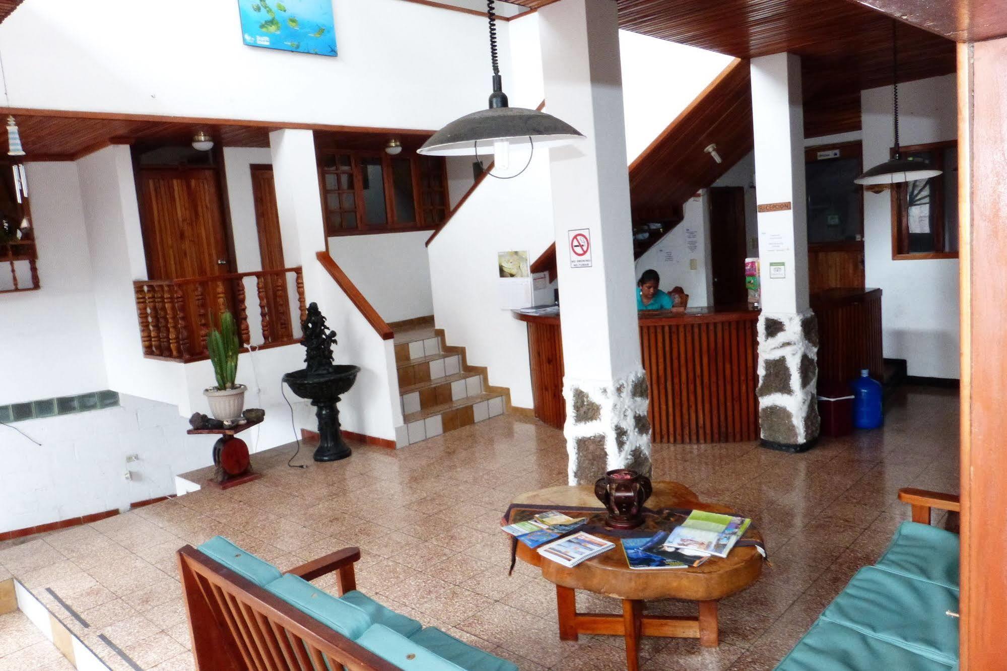 Hostal Castro Galapagos 푸에르토아요라 외부 사진