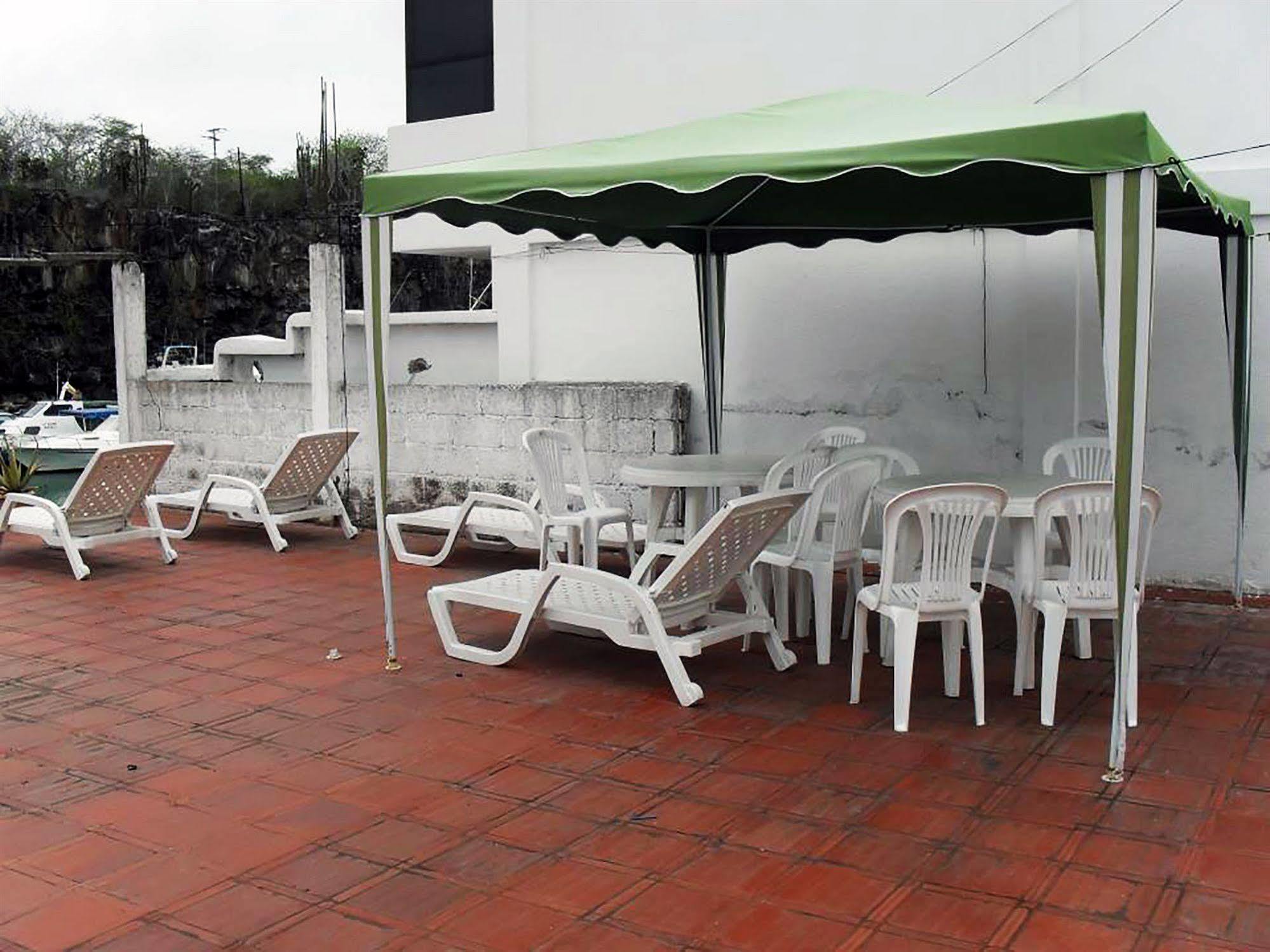 Hostal Castro Galapagos 푸에르토아요라 외부 사진