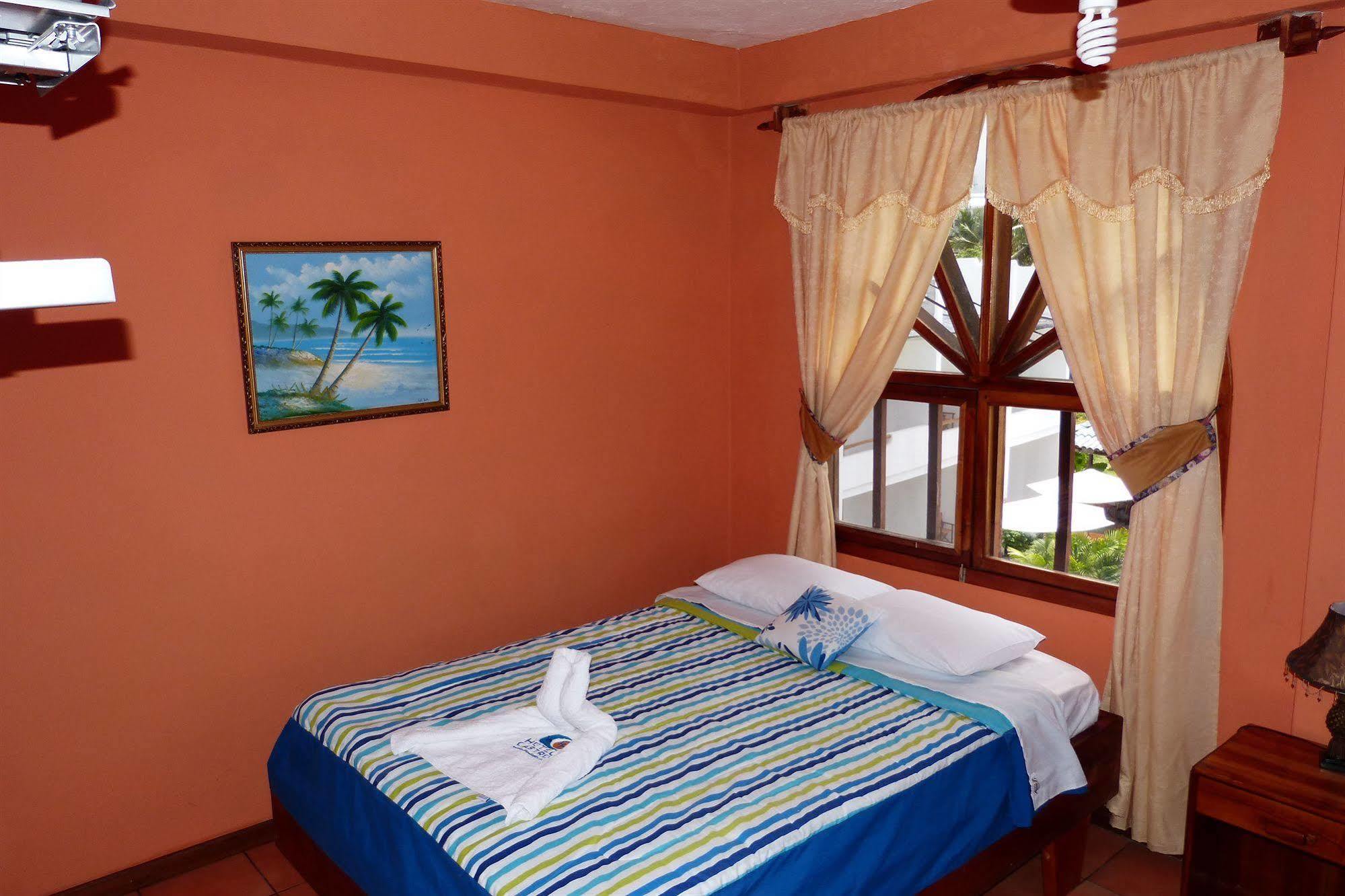 Hostal Castro Galapagos 푸에르토아요라 외부 사진