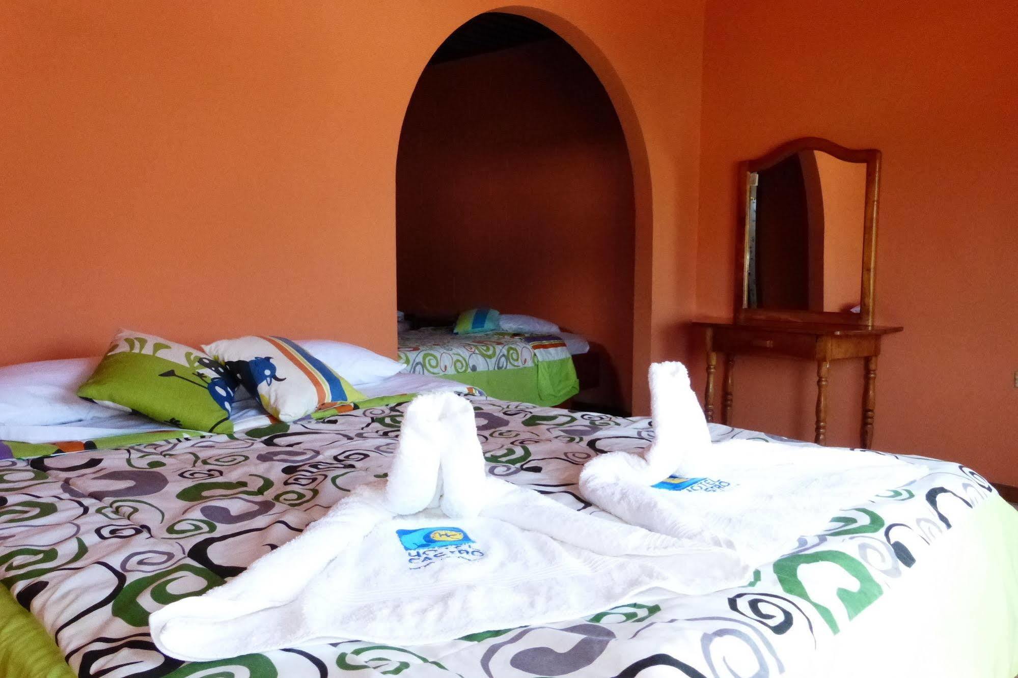 Hostal Castro Galapagos 푸에르토아요라 외부 사진