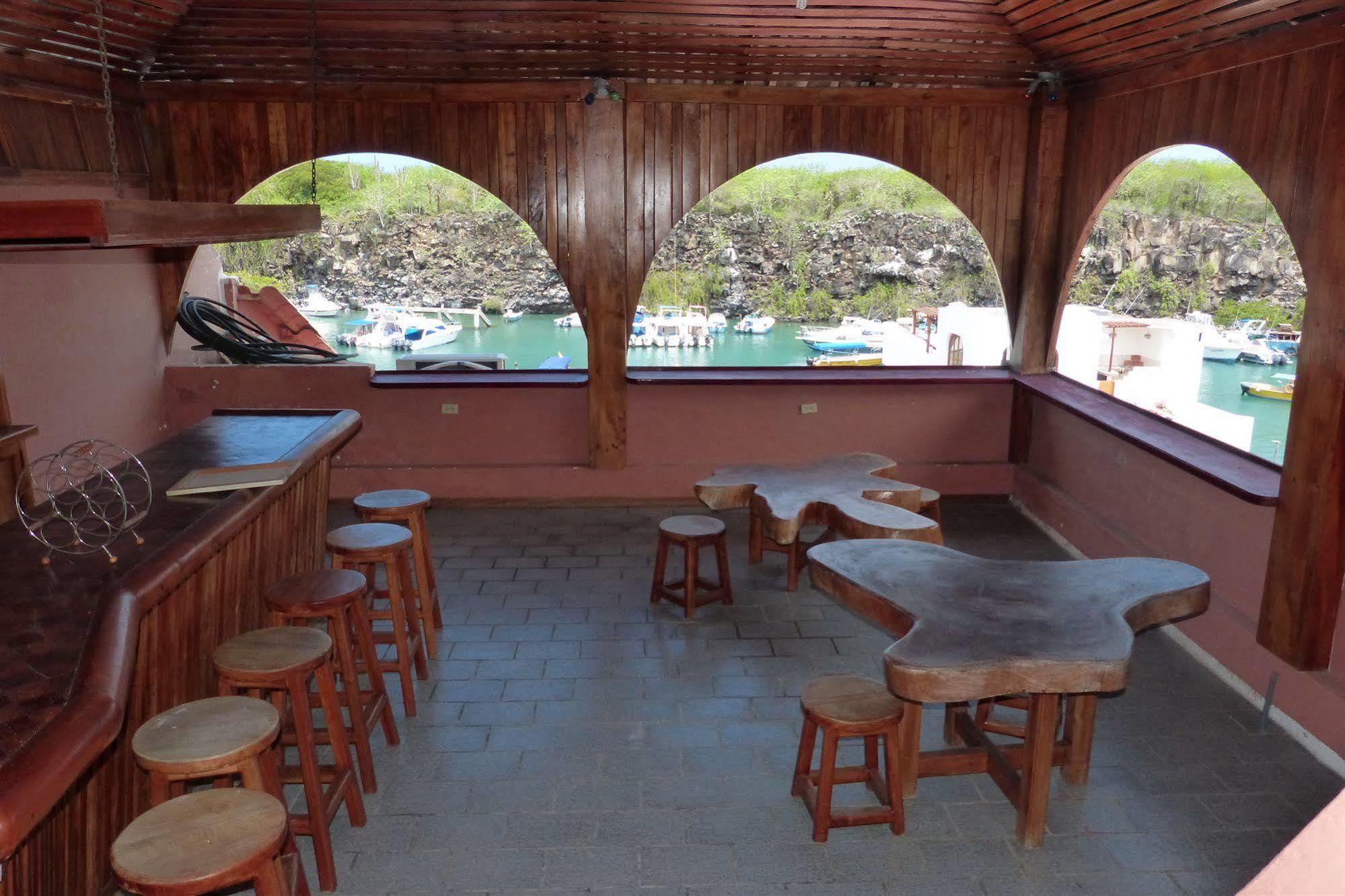 Hostal Castro Galapagos 푸에르토아요라 외부 사진