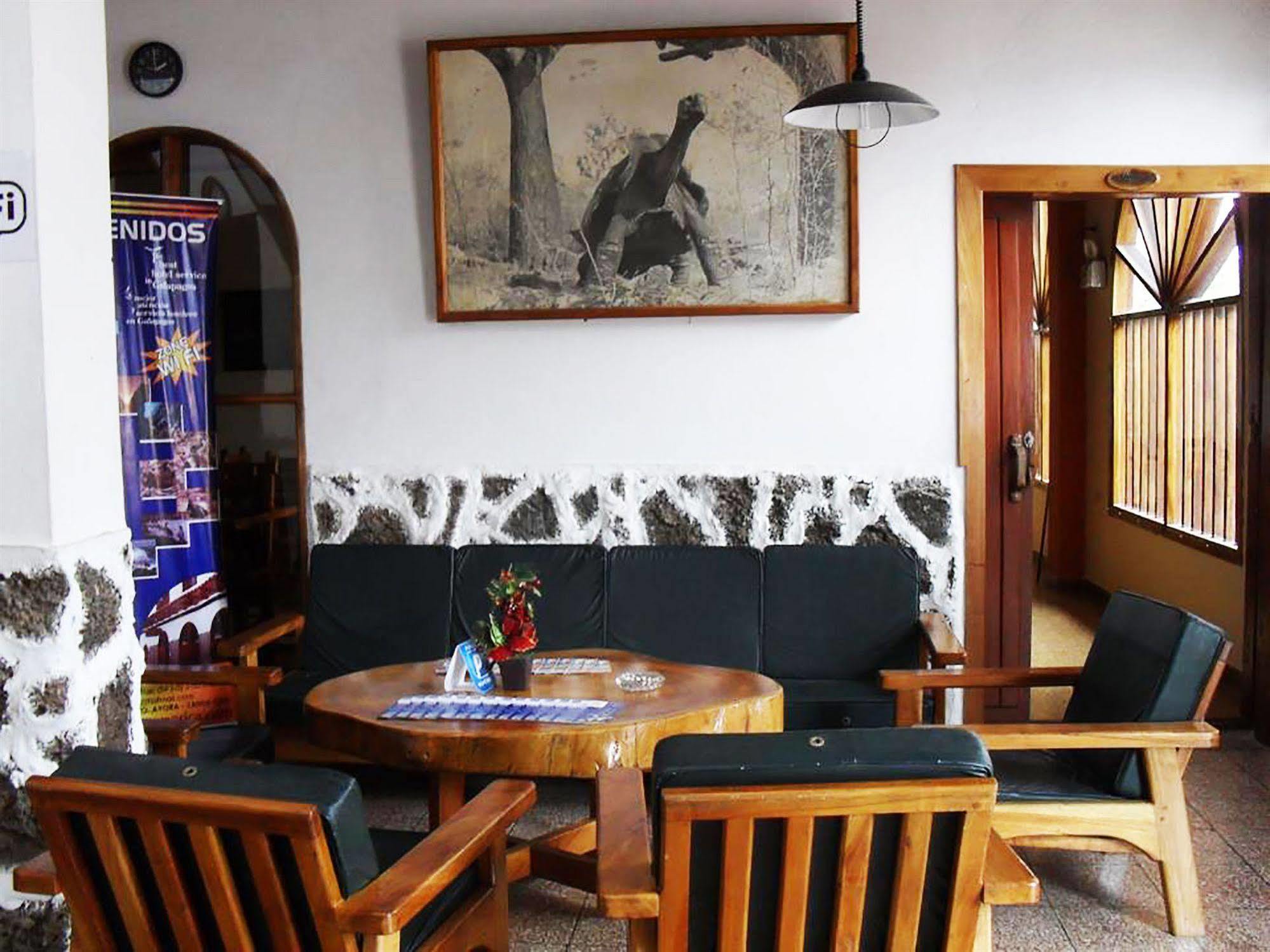 Hostal Castro Galapagos 푸에르토아요라 외부 사진