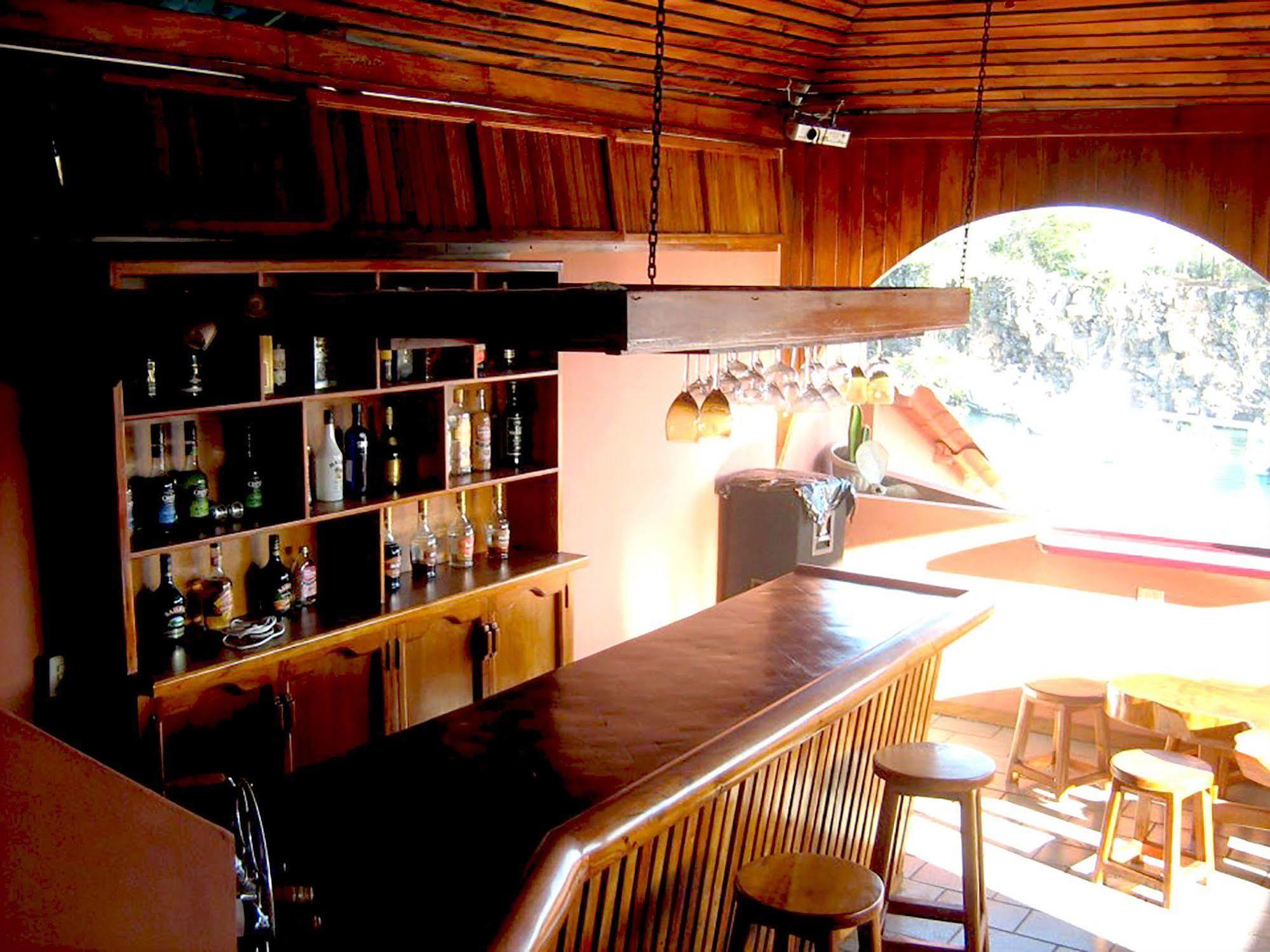 Hostal Castro Galapagos 푸에르토아요라 외부 사진